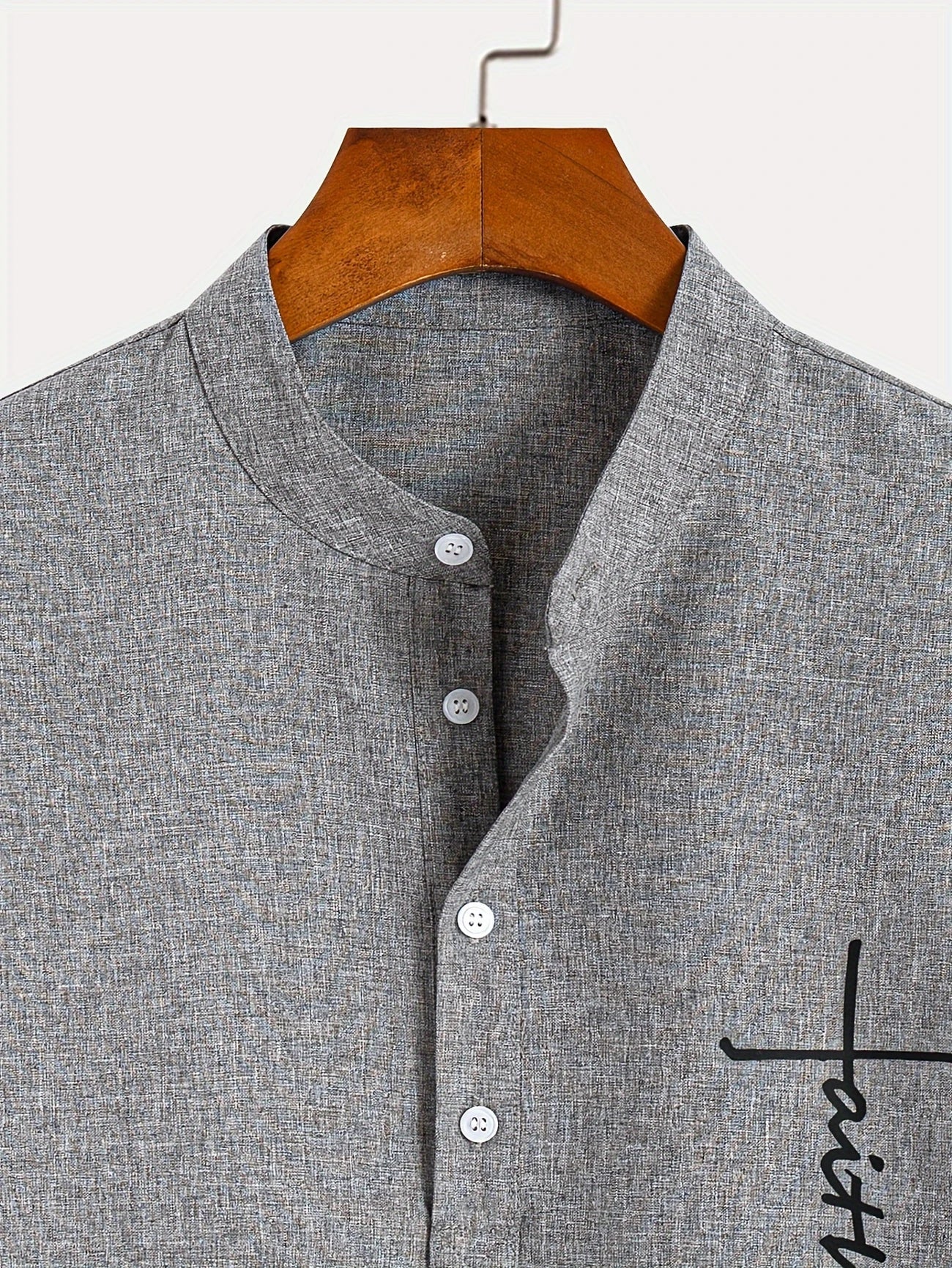 Leo™ | Elegante camisa de manga corta con cuello alto